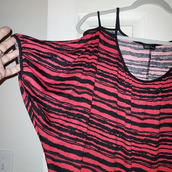 Julie's closet cold shoulder top size XL - Picture 2 of 4